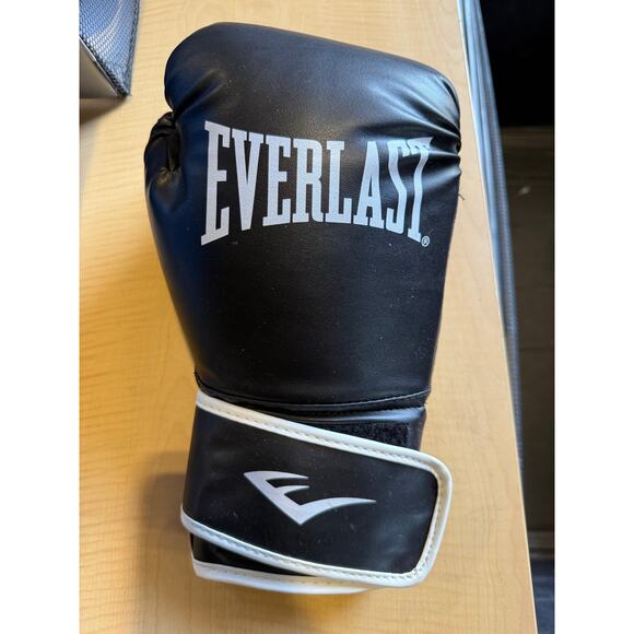 Everlast Core Training Boxing Gloves Set - Size L/XL - Picture 6 of 9
